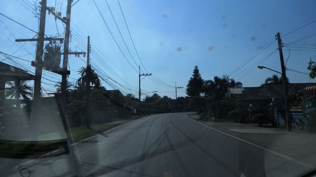 ภาพถนนตรงที่ แมท ธิว มาร์เก็ต ตั้งอยู่ ถ่ายโดย charlesano พ.ศ. 2561 (2018) · A street-level view of where แมท ธิว มาร์เก็ต · Maet Thio Market stands, by charlesano in 2561 (2018)