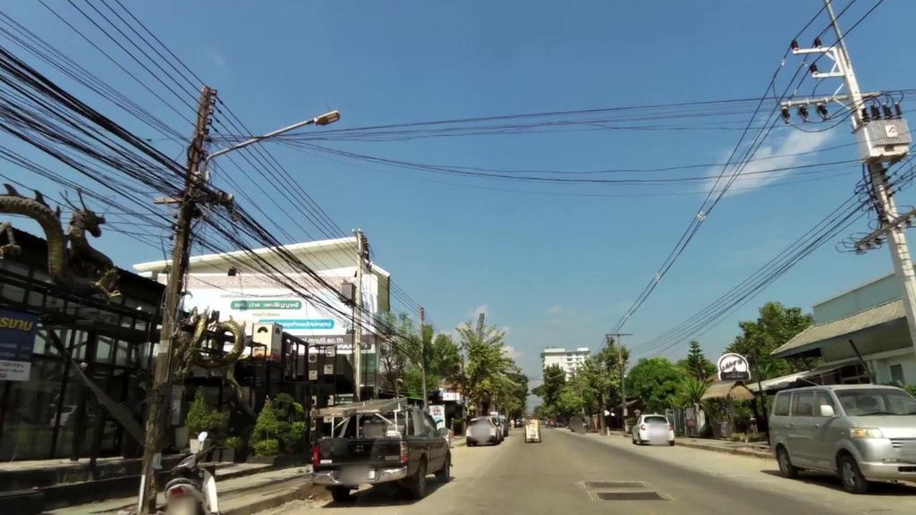 ภาพถนนตรงที่ ร้านเสน่ห์จันทร์ นวดเพื่อสุขภาพ ตั้งอยู่ ถ่ายโดย toffy พ.ศ. 2561 (2018) · A street-level view of where ร้านเสน่ห์จันทร์ นวดเพื่อสุขภาพ · Ran Senchan Nuat Phueasukphap stands, by toffy in 2561 (2018)
