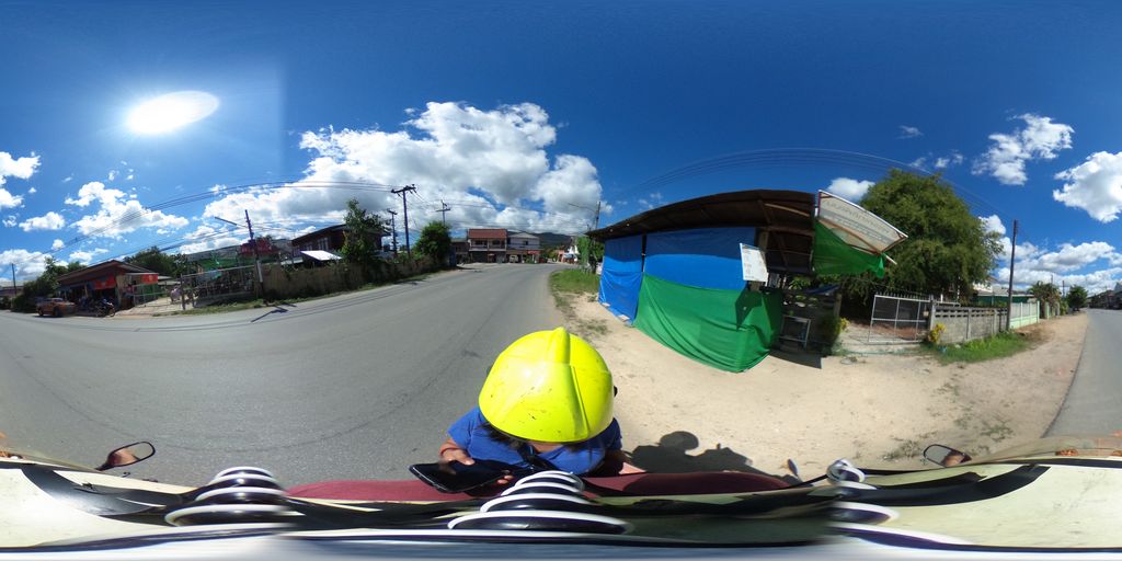 ภาพถนนตรงที่ หน่อยข้าวเหนียว ตั้งอยู่ ถ่ายโดย maricarrabonza พ.ศ. 2562 (2019) · A street-level view of where หน่อยข้าวเหนียว · Noi Khaoniao stands, by maricarrabonza in 2562 (2019)
