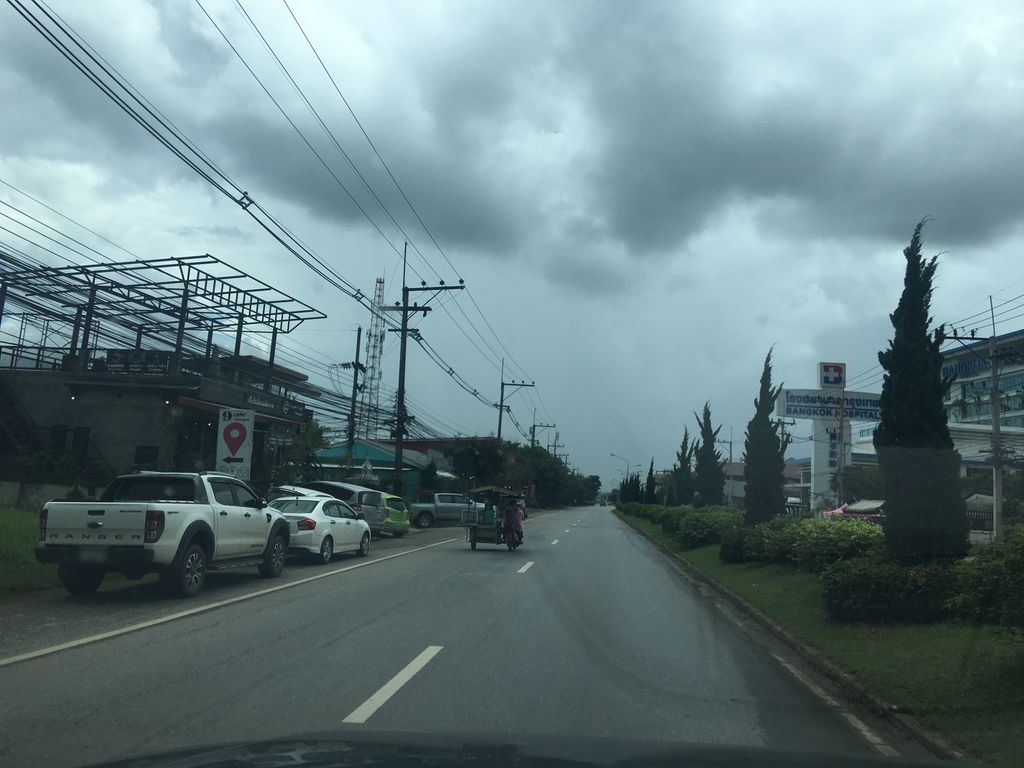 ภาพถนนตรงที่ Di Angello Pizzeria ตั้งอยู่ ถ่ายโดย wapriz พ.ศ. 2561 (2018) · A street-level view of where Di Angello Pizzeria stands, by wapriz in 2561 (2018)