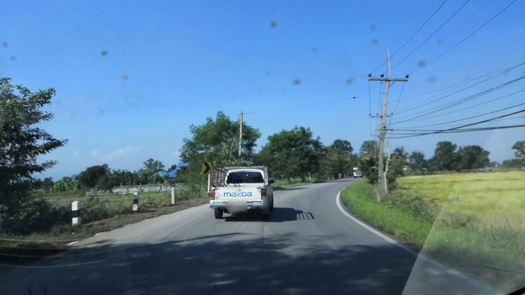 ภาพถนนตรงที่ ครัวรสจี๊ดดดดส์ ตั้งอยู่ ถ่ายโดย charlesano พ.ศ. 2561 (2018) · A street-level view of where ครัวรสจี๊ดดดดส์ · Khrua Rotchitdadot stands, by charlesano in 2561 (2018)