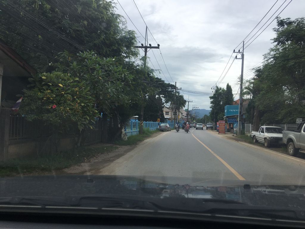 ภาพถนนตรงที่ อู่ อ.รุ่งเรืองยนต์ ตั้งอยู่ ถ่ายโดย wapriz พ.ศ. 2561 (2018) · A street-level view of where อู่ อ.รุ่งเรืองยนต์ · U A.rungrueang Yon stands, by wapriz in 2561 (2018)