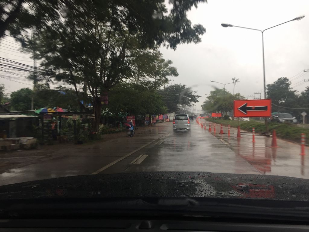 ภาพถนนตรงที่ ร้าน ชัยยานยนต์ เชียงราย ตั้งอยู่ ถ่ายโดย chanon พ.ศ. 2561 (2018) · A street-level view of where ร้าน ชัยยานยนต์ เชียงราย · Ran Chai Yanyon Chiang Rai stands, by chanon in 2561 (2018)