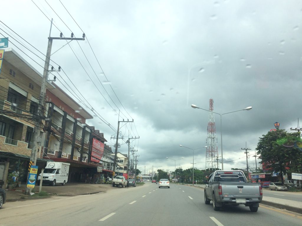 ภาพถนนตรงที่ Kerry Express Mfu ตั้งอยู่ ถ่ายโดย prasert พ.ศ. 2559 (2016) · A street-level view of where Kerry Express Mfu stands, by prasert in 2559 (2016)