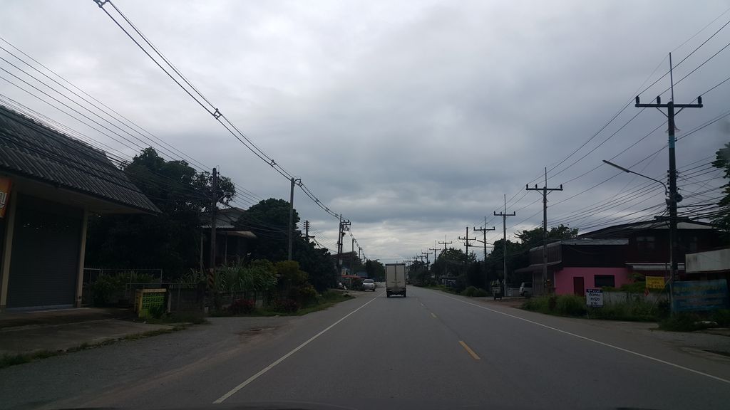 ภาพถนนตรงที่ Dji โดรนเกษตร เชียงราย ตั้งอยู่ ถ่ายโดย jrcarlsen พ.ศ. 2559 (2016) · A street-level view of where Dji โดรนเกษตร เชียงราย stands, by jrcarlsen in 2559 (2016)