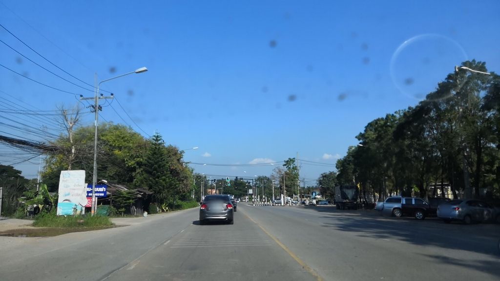 ภาพถนนตรงที่ ร้านดูดีไวนิล ตั้งอยู่ ถ่ายโดย charlesano พ.ศ. 2561 (2018) · A street-level view of where ร้านดูดีไวนิล · Ran Dudiwainin stands, by charlesano in 2561 (2018)