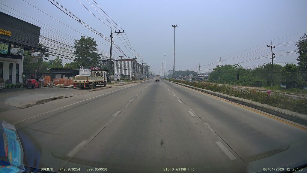 ภาพถนนตรงที่ เดอลาวส้มตำไก่ย่าง ตั้งอยู่ ถ่ายโดย ThailandCambodia พ.ศ. 2569 (2026) · A street-level view of where เดอลาวส้มตำไก่ย่าง · Doe Lao Som Tam Kainga stands, by ThailandCambodia in 2569 (2026)