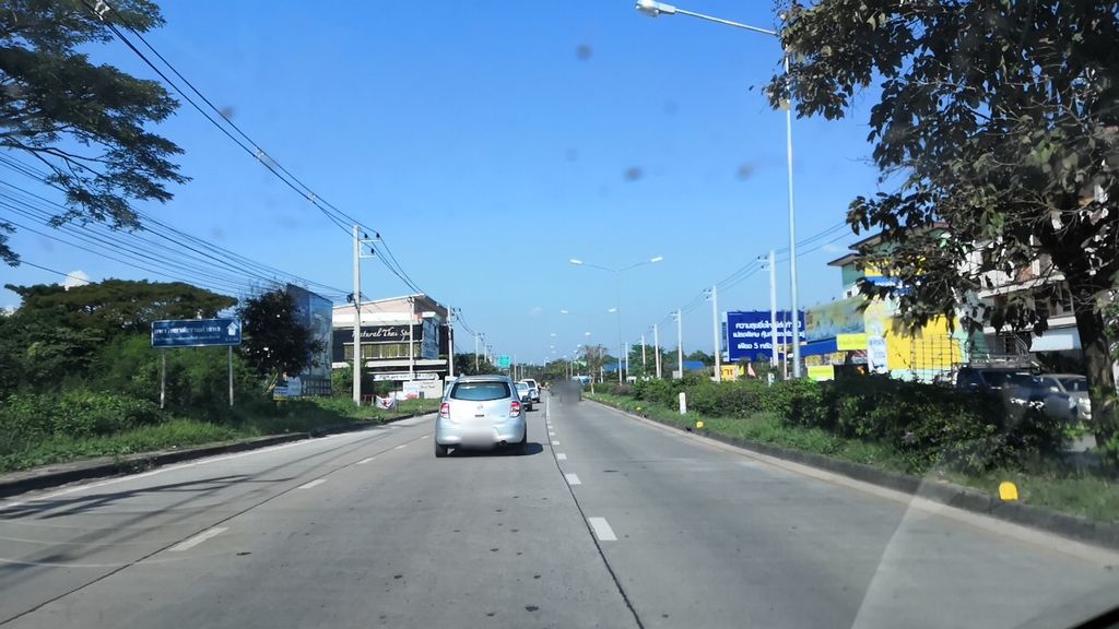 ภาพถนนตรงที่ ธนพิริยะ สาขาแควหวาย ตั้งอยู่ ถ่ายโดย charlesano พ.ศ. 2561 (2018) · A street-level view of where ธนพิริยะ สาขาแควหวาย · Thonphiriya Sakha Khwaewai stands, by charlesano in 2561 (2018)