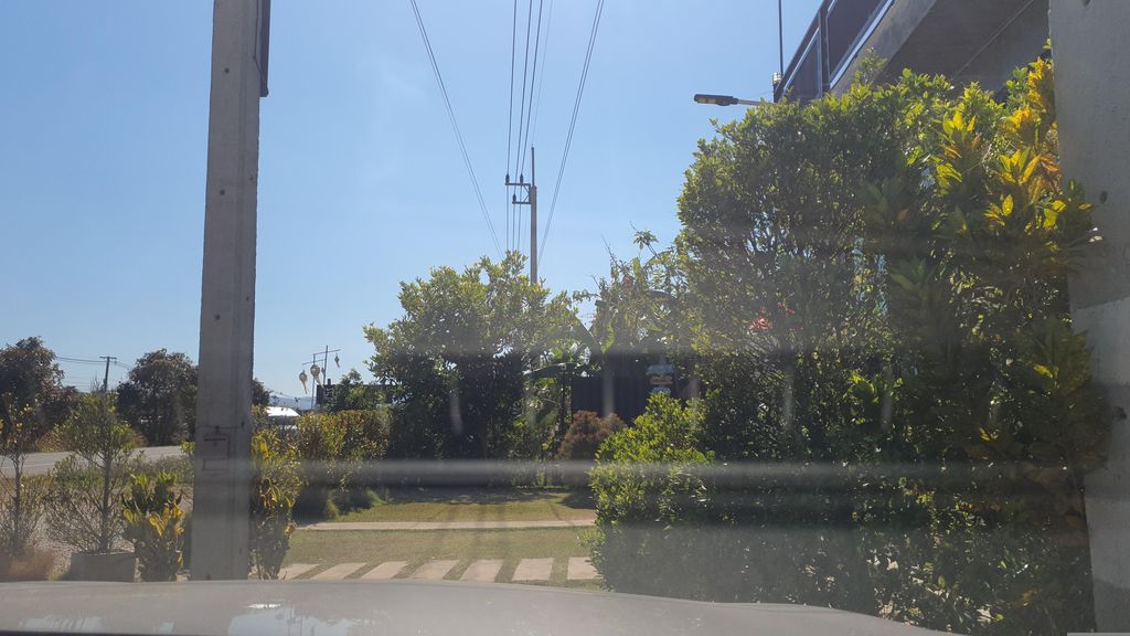 ภาพถนนตรงที่ บ้านปลายนาเวียงกาหลง ตั้งอยู่ ถ่ายโดย jrcarlsen พ.ศ. 2566 (2023) · A street-level view of where บ้านปลายนาเวียงกาหลง · Ban Plaina Wiang Kalong stands, by jrcarlsen in 2566 (2023)