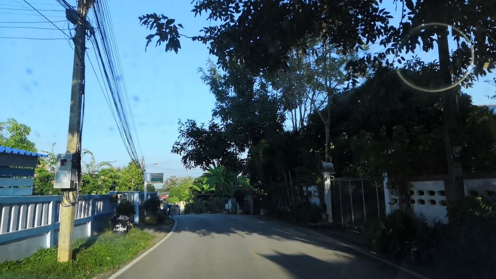 ภาพถนนตรงที่ Chiangrai Bosch Car Service 2 ตั้งอยู่ ถ่ายโดย charlesano พ.ศ. 2561 (2018) · A street-level view of where Chiangrai Bosch Car Service 2 stands, by charlesano in 2561 (2018)