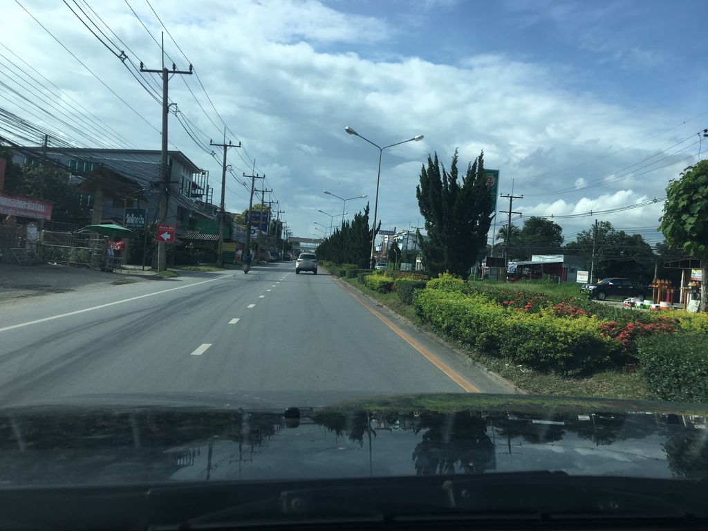 ภาพถนนตรงที่ ที.เอ.แม็กซ์ไทร์ ตั้งอยู่ ถ่ายโดย wapriz พ.ศ. 2561 (2018) · A street-level view of where ที.เอ.แม็กซ์ไทร์ · Thi.A.maek stands, by wapriz in 2561 (2018)