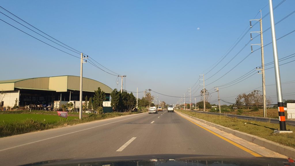 ภาพถนนตรงที่ ตรอ.โชคมอเตอร์ เชียงราย ตั้งอยู่ ถ่ายโดย jrcarlsen พ.ศ. 2565 (2022) · A street-level view of where ตรอ.โชคมอเตอร์ เชียงราย · Taro.chokmotoe Chiang Rai stands, by jrcarlsen in 2565 (2022)