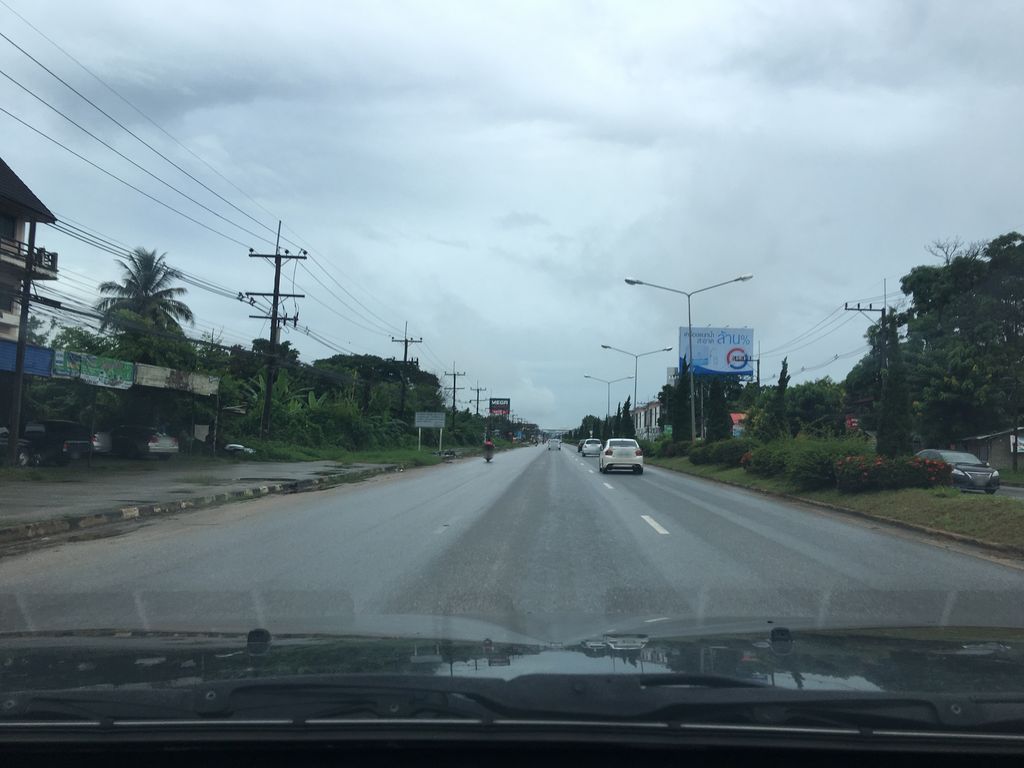 ภาพถนนตรงที่ Kokotel Chiang Rai Airport Suites ตั้งอยู่ ถ่ายโดย wapriz พ.ศ. 2561 (2018) · A street-level view of where Kokotel Chiang Rai Airport Suites stands, by wapriz in 2561 (2018)