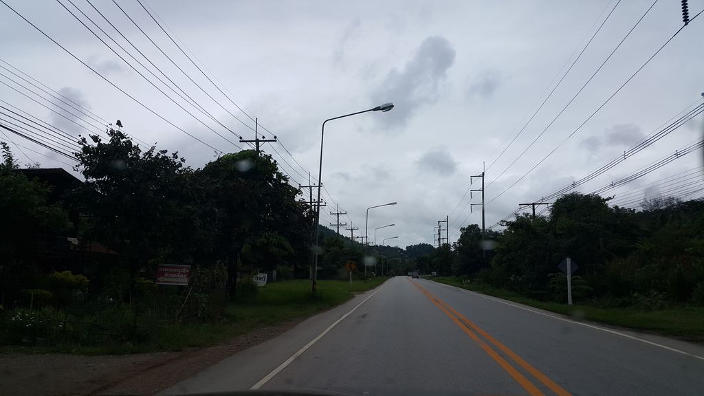 ภาพถนนตรงที่ ประทุมมินิมาร์ท ตั้งอยู่ ถ่ายโดย jrcarlsen พ.ศ. 2559 (2016) · A street-level view of where ประทุมมินิมาร์ท · Pra Thum Mini Mart stands, by jrcarlsen in 2559 (2016)