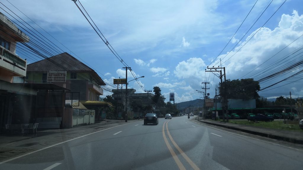 ภาพถนนตรงที่ ชายสี่บะหมี่เกี๊ยว แม่ขะจาน ตั้งอยู่ ถ่ายโดย charlesano พ.ศ. 2561 (2018) · A street-level view of where ชายสี่บะหมี่เกี๊ยว แม่ขะจาน · Chaisi Bamikiao Mae Kha Chan stands, by charlesano in 2561 (2018)