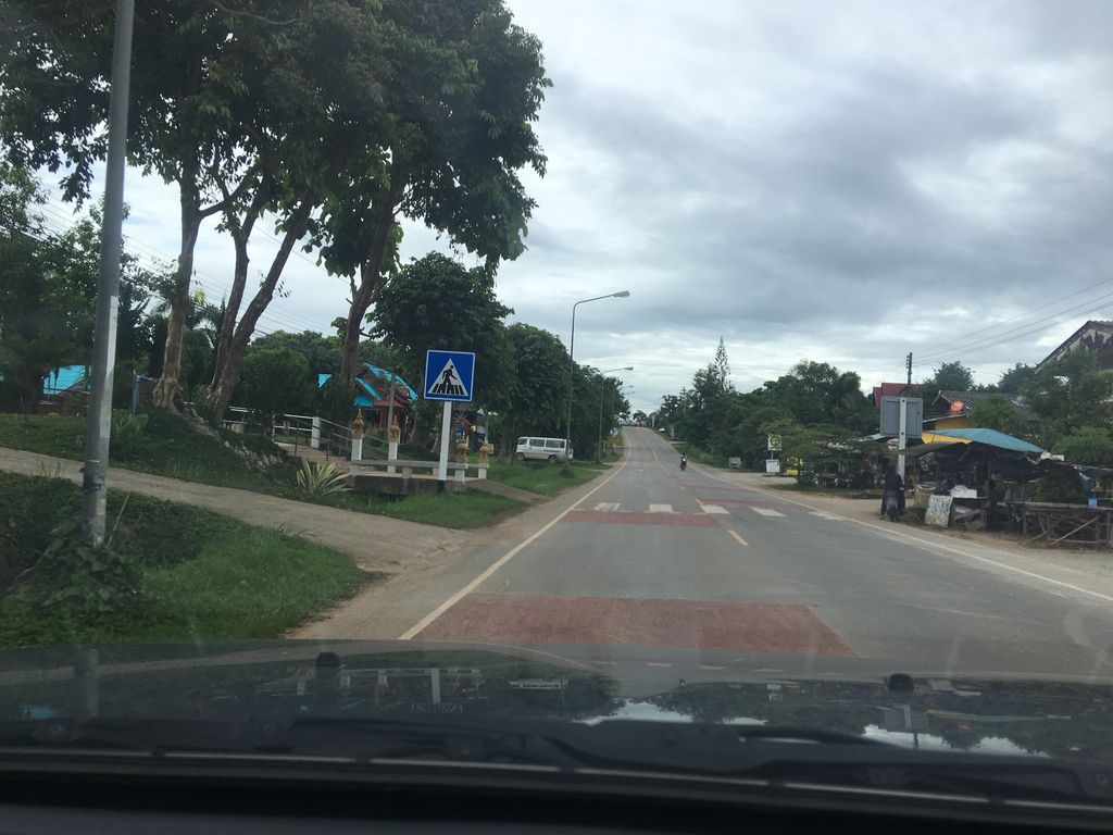 ภาพถนนตรงที่ กศน. ตำบลโป่งแพร่ ตั้งอยู่ ถ่ายโดย wapriz พ.ศ. 2561 (2018) · A street-level view of where กศน. ตำบลโป่งแพร่ · Kason. Tambon Pong Phrae stands, by wapriz in 2561 (2018)