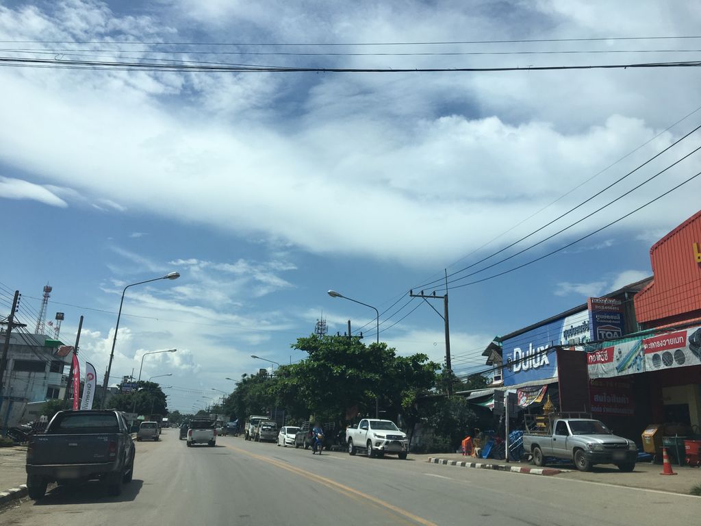 ภาพถนนตรงที่ ตลาดป่าแดด ตั้งอยู่ ถ่ายโดย wapriz พ.ศ. 2561 (2018) · A street-level view of where ตลาดป่าแดด · Pa Daet Market stands, by wapriz in 2561 (2018)