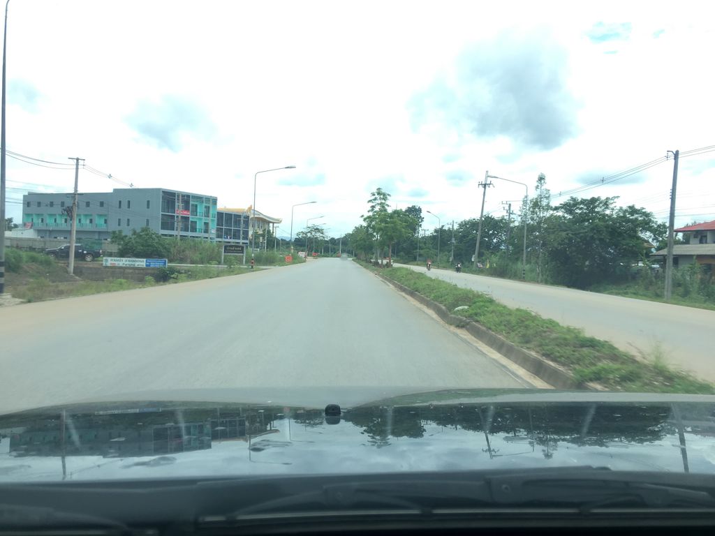 ภาพถนนตรงที่ Teak Garden Spa Resort ตั้งอยู่ ถ่ายโดย wapriz พ.ศ. 2561 (2018) · A street-level view of where Teak Garden Spa Resort stands, by wapriz in 2561 (2018)