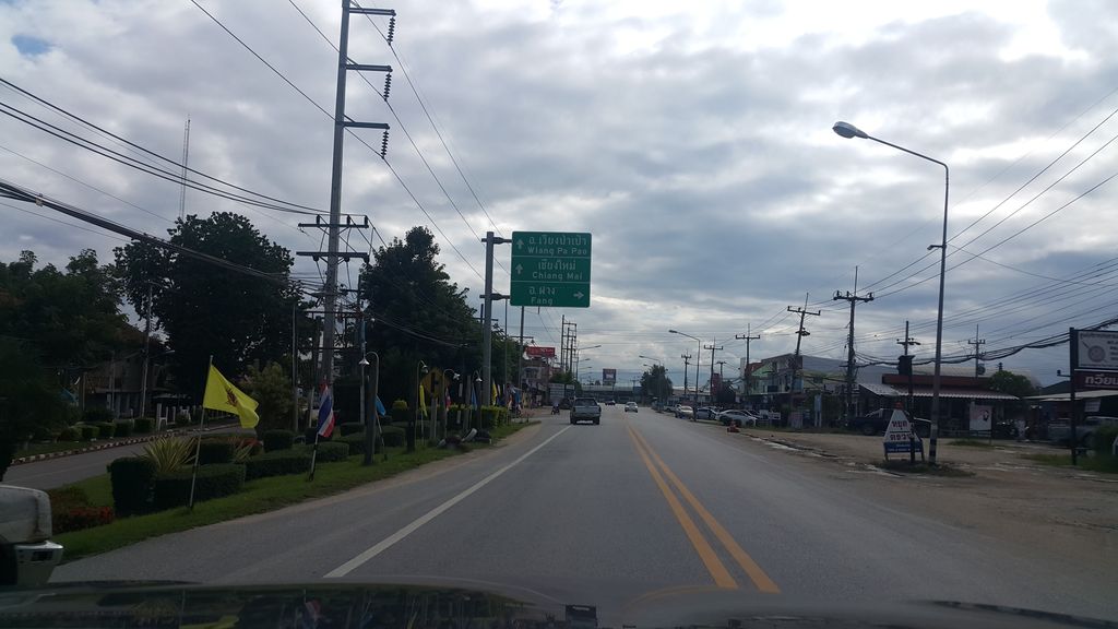 ภาพถนนตรงที่ ห้องสมุดประชาชนอำเภอแม่สรวย ตั้งอยู่ ถ่ายโดย jrcarlsen พ.ศ. 2559 (2016) · A street-level view of where ห้องสมุดประชาชนอำเภอแม่สรวย · Pracha Chon Amphoe Mae Suai Library stands, by jrcarlsen in 2559 (2016)
