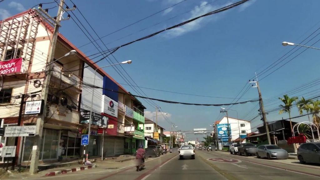ภาพถนนตรงที่ ร้านสัก Aod Tattoo ตั้งอยู่ ถ่ายโดย toffy พ.ศ. 2561 (2018) · A street-level view of where ร้านสัก Aod Tattoo stands, by toffy in 2561 (2018)