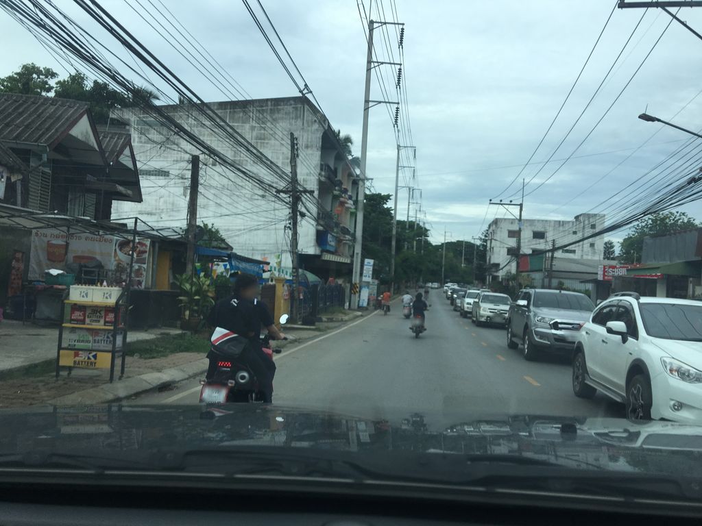 ภาพถนนตรงที่ ร้านเสริมสวย ป๋องแป๋ง ตั้งอยู่ ถ่ายโดย wapriz พ.ศ. 2561 (2018) · A street-level view of where ร้านเสริมสวย ป๋องแป๋ง · Pongpaeng Beauty salon stands, by wapriz in 2561 (2018)