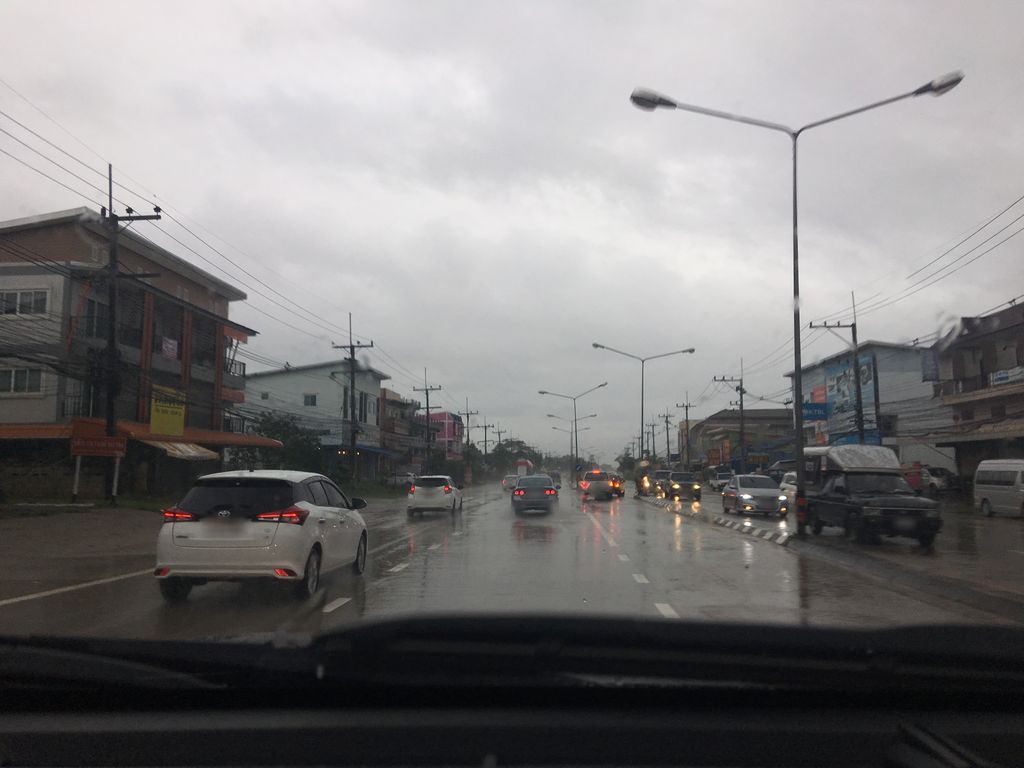ภาพถนนตรงที่ Lucky Snooker Club ตั้งอยู่ ถ่ายโดย wapriz พ.ศ. 2561 (2018) · A street-level view of where Lucky Snooker Club stands, by wapriz in 2561 (2018)