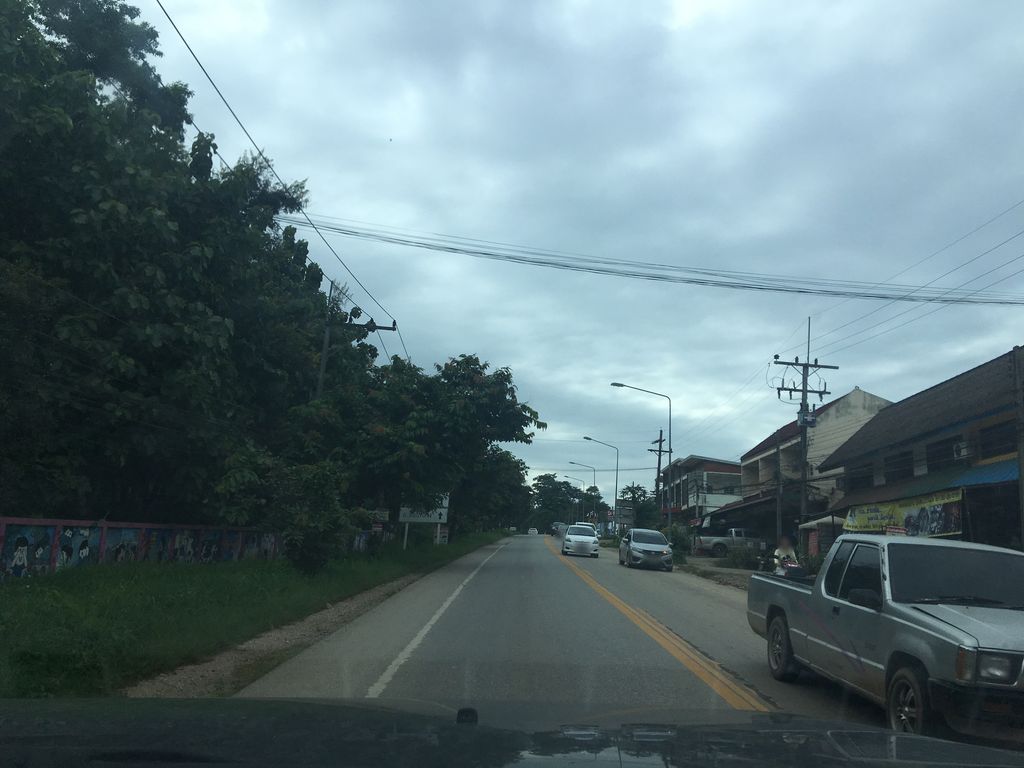 ภาพถนนตรงที่ แสงดาว มินิมาร์ท ตั้งอยู่ ถ่ายโดย wapriz พ.ศ. 2561 (2018) · A street-level view of where แสงดาว มินิมาร์ท · Saeng Dao Mini Mart stands, by wapriz in 2561 (2018)