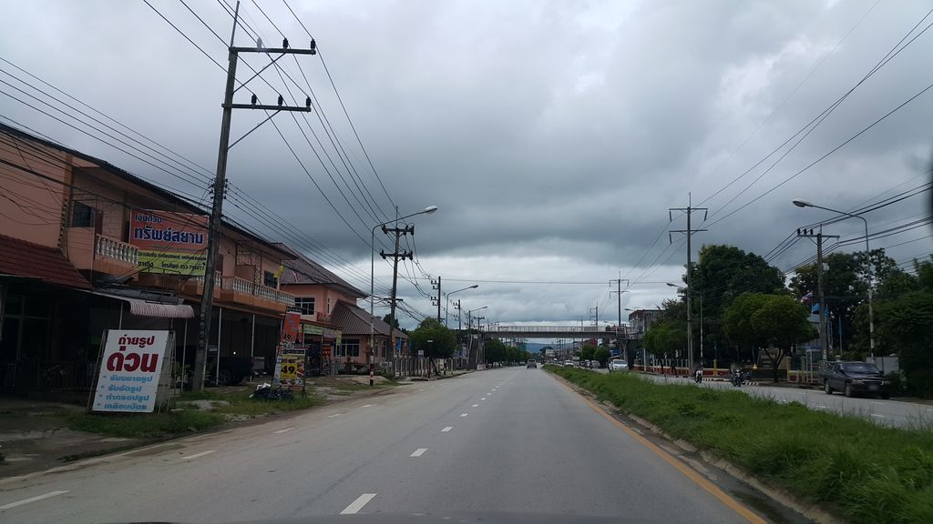 ภาพถนนตรงที่ ข้าวหวานเนื้อซิ่ง ตั้งอยู่ ถ่ายโดย jrcarlsen พ.ศ. 2559 (2016) · A street-level view of where ข้าวหวานเนื้อซิ่ง · Khao Wan Nuea Sing stands, by jrcarlsen in 2559 (2016)