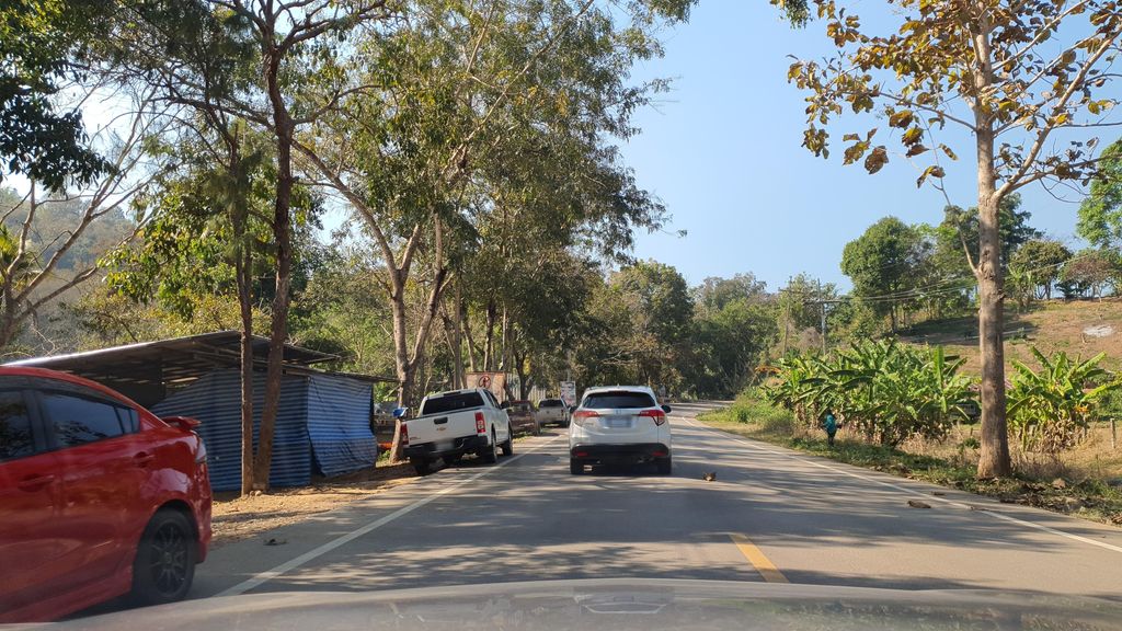 ภาพถนนตรงที่ ครัวเจมส์, บอล แพริมน้ำ ตั้งอยู่ ถ่ายโดย jrcarlsen พ.ศ. 2565 (2022) · A street-level view of where ครัวเจมส์, บอล แพริมน้ำ · Khruachem, Bon Phraemanam stands, by jrcarlsen in 2565 (2022)