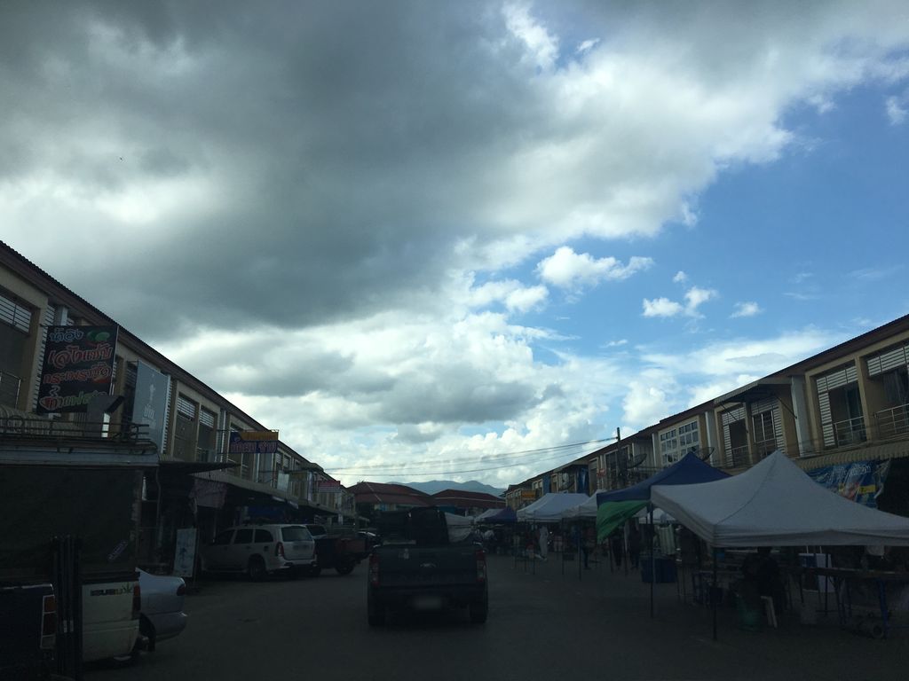 ภาพถนนตรงที่ เป็นหนึ่ง เย็นตาโฟต้มยำ ตั้งอยู่ ถ่ายโดย wapriz พ.ศ. 2561 (2018) · A street-level view of where เป็นหนึ่ง เย็นตาโฟต้มยำ · Pennueng Yentafo Tomyam stands, by wapriz in 2561 (2018)