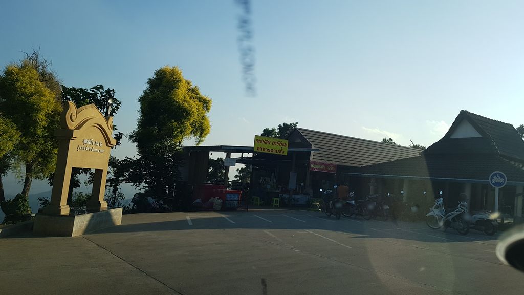 ภาพถนนตรงที่ จุดชมวิว กม.12 ตั้งอยู่ ถ่ายโดย igorzo พ.ศ. 2562 (2019) · A street-level view of where จุดชมวิว กม.12 · Chutchomwio Km.12 stands, by igorzo in 2562 (2019)