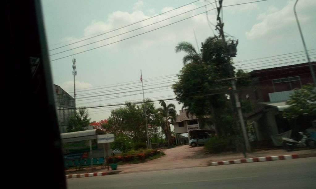 ภาพถนนตรงที่ สินธานี บ.ปล้อง ตั้งอยู่ ถ่ายโดย ozflor พ.ศ. 2562 (2019) · A street-level view of where สินธานี บ.ปล้อง · Sinthani Ba.palong stands, by ozflor in 2562 (2019)