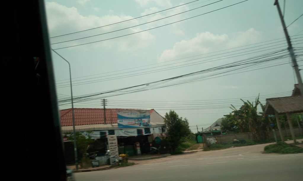 ภาพถนนตรงที่ ร้านส้มหวาน ตั้งอยู่ ถ่ายโดย ozflor พ.ศ. 2562 (2019) · A street-level view of where ร้านส้มหวาน · Ran Som Wan stands, by ozflor in 2562 (2019)