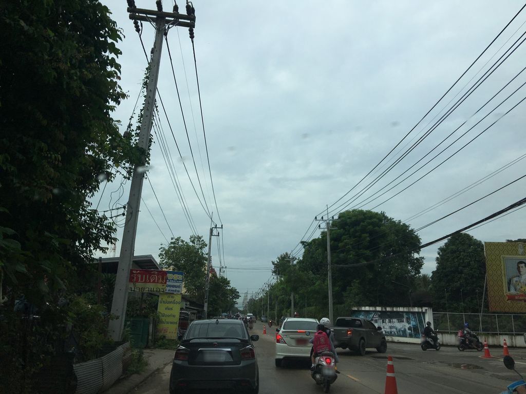 ภาพถนนตรงที่ นครินทร์แอร์รถยนต์ ตั้งอยู่ ถ่ายโดย wapriz พ.ศ. 2561 (2018) · A street-level view of where นครินทร์แอร์รถยนต์ · Nakhrin Air Rathayon stands, by wapriz in 2561 (2018)