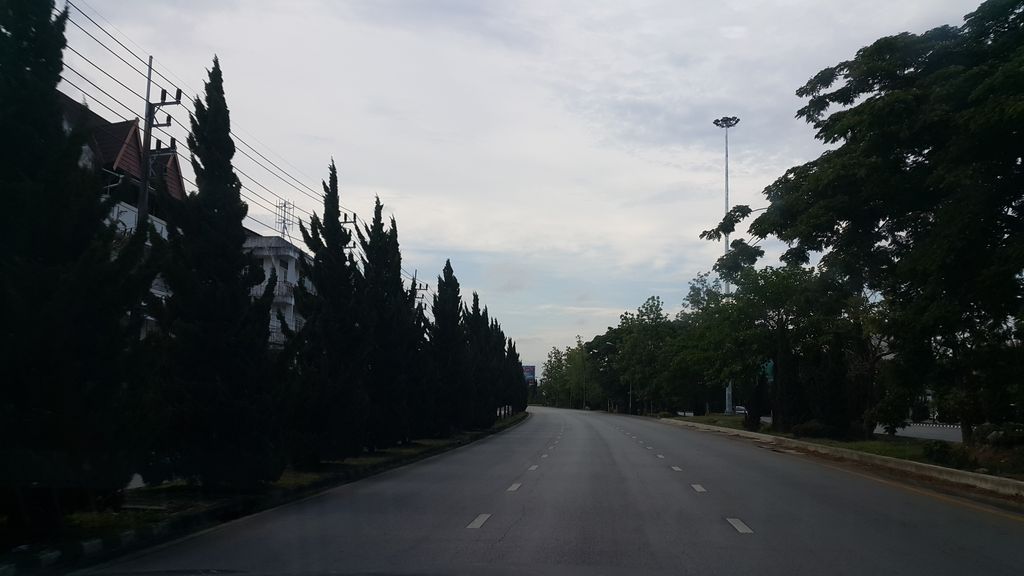 ภาพถนนตรงที่ คลินิกหมอกานต์ ตั้งอยู่ ถ่ายโดย jrcarlsen พ.ศ. 2560 (2017) · A street-level view of where คลินิกหมอกานต์ · Mo Kan Clinic stands, by jrcarlsen in 2560 (2017)