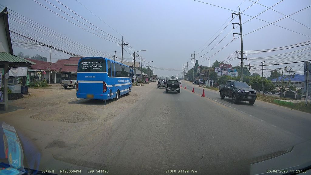 ภาพถนนตรงที่ ก๋วยเตี๋ยวเนื้อตุ๋นข้าวขาหมู ตั้งอยู่ ถ่ายโดย ThailandCambodia พ.ศ. 2569 (2026) · A street-level view of where ก๋วยเตี๋ยวเนื้อตุ๋นข้าวขาหมู · Kuaitiao Nueatun Khaokhamu stands, by ThailandCambodia in 2569 (2026)