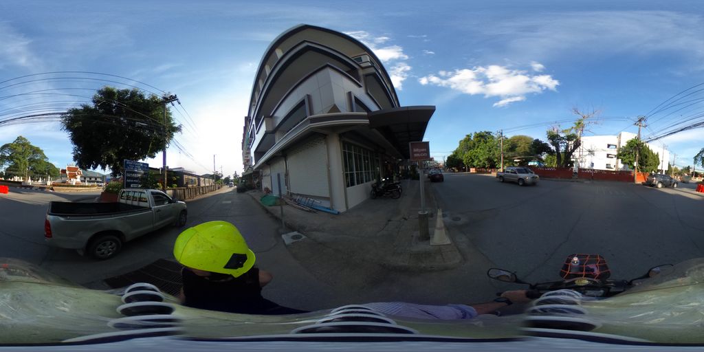 ภาพถนนตรงที่ ร้านกระเพราแซ่บ Kra Prao Sab ตั้งอยู่ ถ่ายโดย maricarrabonza พ.ศ. 2562 (2019) · A street-level view of where ร้านกระเพราแซ่บ Kra Prao Sab stands, by maricarrabonza in 2562 (2019)