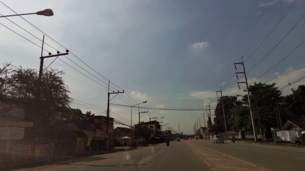 ภาพถนนตรงที่ พี่พลอย อาหารสด อาหารทะเล แช่แข็ง ตั้งอยู่ ถ่ายโดย toffy พ.ศ. 2561 (2018) · A street-level view of where พี่พลอย อาหารสด อาหารทะเล แช่แข็ง · Phiploi Ahansot Ahanthale Chaekhaeng stands, by toffy in 2561 (2018)