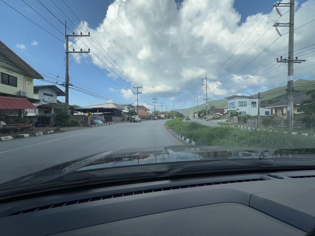 ภาพถนนตรงที่ ร้าน108การไฟฟ้า ตั้งอยู่ ถ่ายโดย Peeramod พ.ศ. 2569 (2026) · A street-level view of where ร้าน108การไฟฟ้า · Ran 108kanfaifa stands, by Peeramod in 2569 (2026)
