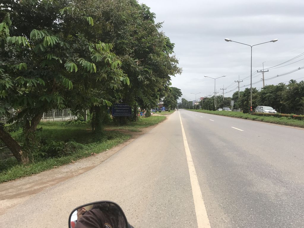 ภาพถนนตรงที่ 2-Forest Coffee ตั้งอยู่ ถ่ายโดย kiw พ.ศ. 2561 (2018) · A street-level view of where 2-Forest Coffee stands, by kiw in 2561 (2018)
