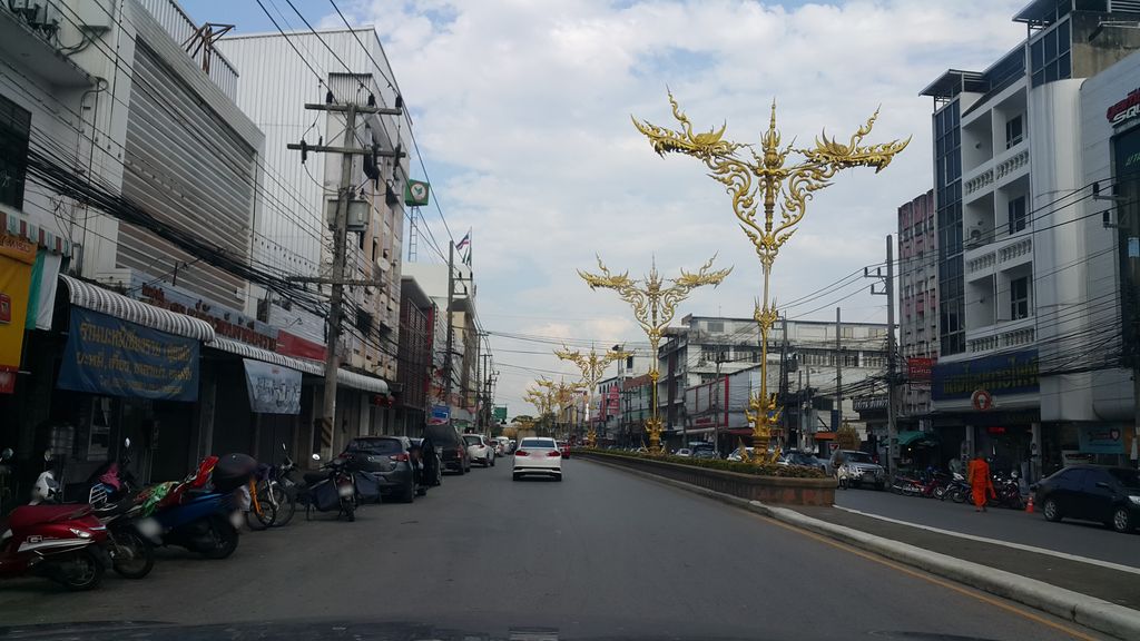 ภาพถนนตรงที่ ตุ๋นให้ ตั้งอยู่ ถ่ายโดย jrcarlsen พ.ศ. 2560 (2017) · A street-level view of where ตุ๋นให้ · Tunhai stands, by jrcarlsen in 2560 (2017)