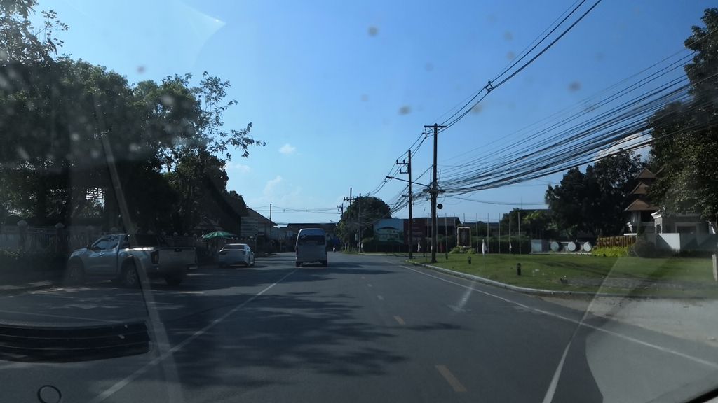 ภาพถนนตรงที่ ร้านส้มตำบึงกาฬ ตั้งอยู่ ถ่ายโดย charlesano พ.ศ. 2561 (2018) · A street-level view of where ร้านส้มตำบึงกาฬ · Ran Som Tam Buengkan stands, by charlesano in 2561 (2018)