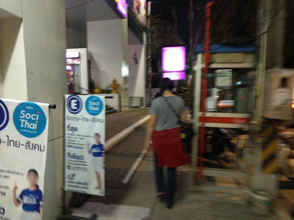 ภาพถนนตรงที่ KoreLab Coffee & Roaster ตั้งอยู่ ถ่ายโดย emackres พ.ศ. 2561 (2018) · A street-level view of where KoreLab Coffee & Roaster stands, by emackres in 2561 (2018)