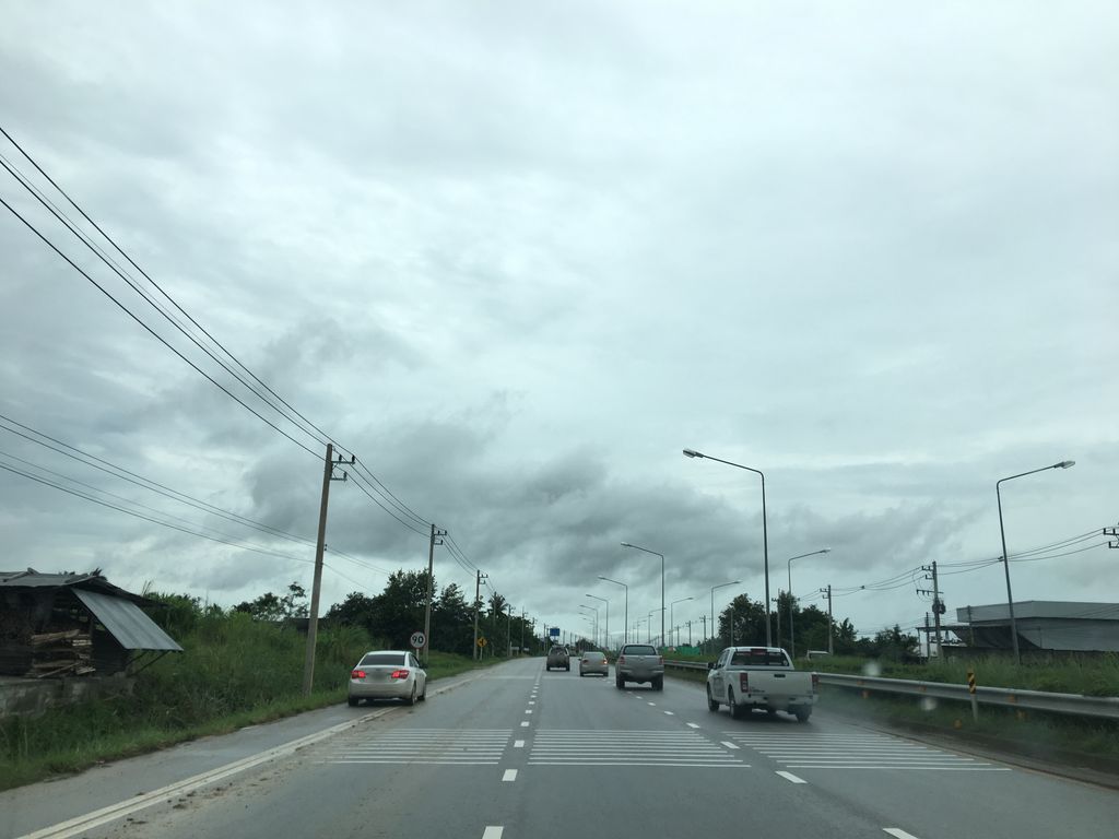 ภาพถนนตรงที่ อู่ n69 เซอร์วิส บายพาส ตะวันออก ท่าสายเชียงราย ตั้งอยู่ ถ่ายโดย wapriz พ.ศ. 2561 (2018) · A street-level view of where อู่ n69 เซอร์วิส บายพาส ตะวันออก ท่าสายเชียงราย · U N69 Service Baiphat Tawanok Tha Saichiangrai stands, by wapriz in 2561 (2018)