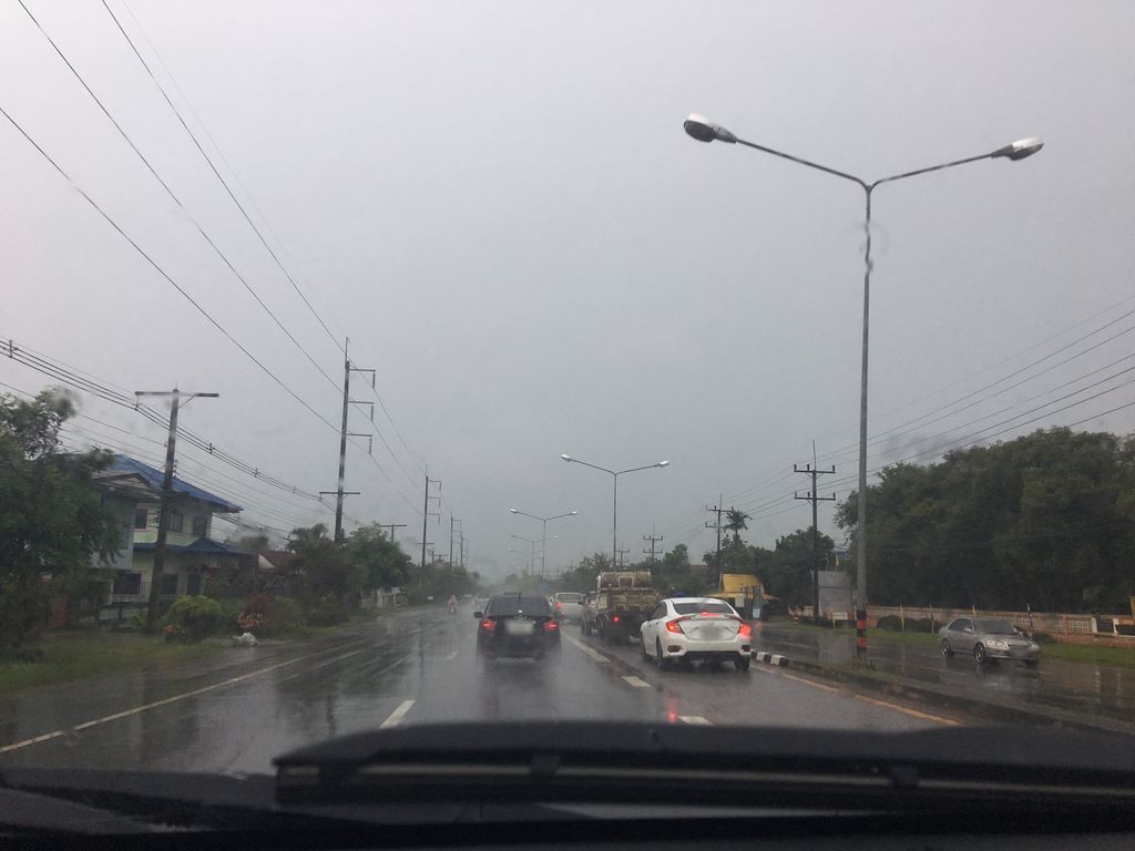 ภาพถนนตรงที่ บุญเย็นไม้แบบเช่า ตั้งอยู่ ถ่ายโดย wapriz พ.ศ. 2561 (2018) · A street-level view of where บุญเย็นไม้แบบเช่า · Bun Yen Maibaepchao stands, by wapriz in 2561 (2018)