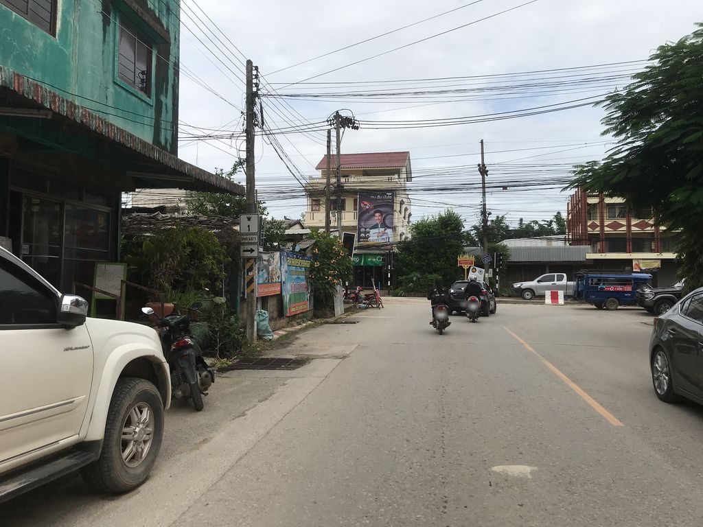 ภาพถนนตรงที่ ร้านอาหาร จีนยูนนาน 金鳳 泰中式餐館 ตั้งอยู่ ถ่ายโดย kiw พ.ศ. 2561 (2018) · A street-level view of where ร้านอาหาร จีนยูนนาน 金鳳 泰中式餐館 · Chinyunnan 金鳳 泰中式餐館 Restaurant stands, by kiw in 2561 (2018)