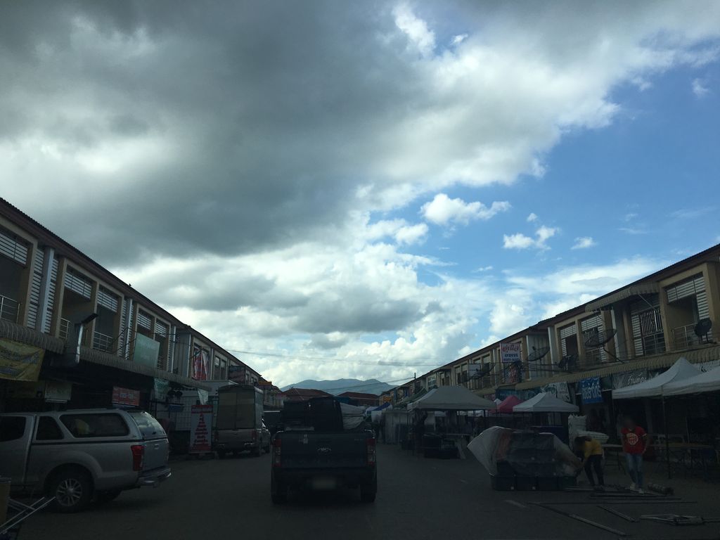 ภาพถนนตรงที่ ราชาปลาเผา ตั้งอยู่ ถ่ายโดย wapriz พ.ศ. 2561 (2018) · A street-level view of where ราชาปลาเผา · Rachaplaphao stands, by wapriz in 2561 (2018)