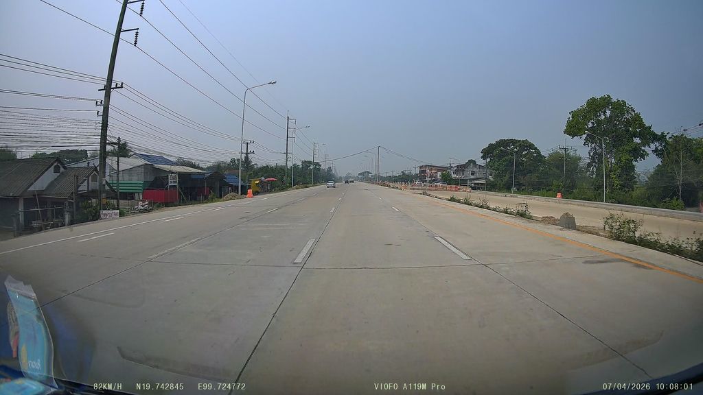 ภาพถนนตรงที่ รัชนีกรณ์ การผ้า ตั้งอยู่ ถ่ายโดย ThailandCambodia พ.ศ. 2569 (2026) · A street-level view of where รัชนีกรณ์ การผ้า · Ratnik Kanpha stands, by ThailandCambodia in 2569 (2026)