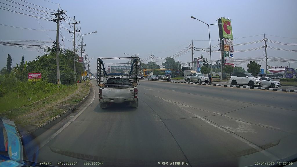ภาพถนนตรงที่ เอราวัณ ซาวน่า ตั้งอยู่ ถ่ายโดย ThailandCambodia พ.ศ. 2569 (2026) · A street-level view of where เอราวัณ ซาวน่า · Eraona Saona stands, by ThailandCambodia in 2569 (2026)