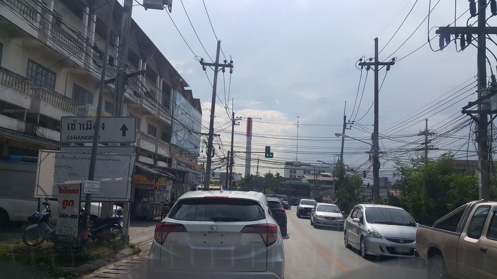ภาพถนนตรงที่ เถลิงศักดิ์กลการ ตั้งอยู่ ถ่ายโดย jrcarlsen พ.ศ. 2560 (2017) · A street-level view of where เถลิงศักดิ์กลการ · Theling Sak Klakan stands, by jrcarlsen in 2560 (2017)